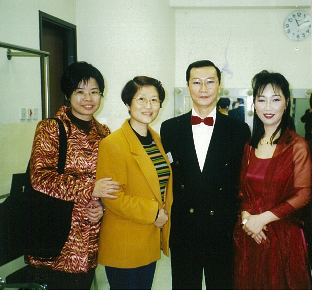 2003年在南方後台余小薇余慧雲難得與師母及馮剛毅合照